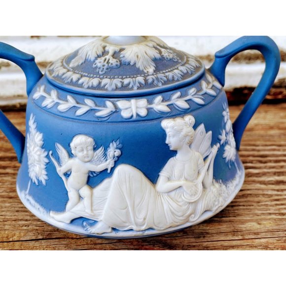 Antique Schafer Vater Blue Jasperware sugar bowl With Fairy Nymph Cherub - Picture 7 of 9